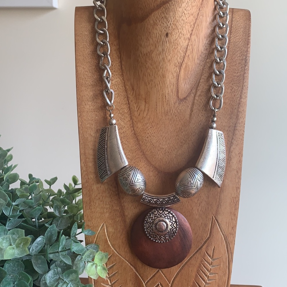 URBAN OUTFITTERS silver tribal statement necklace with wooden pendant ✨